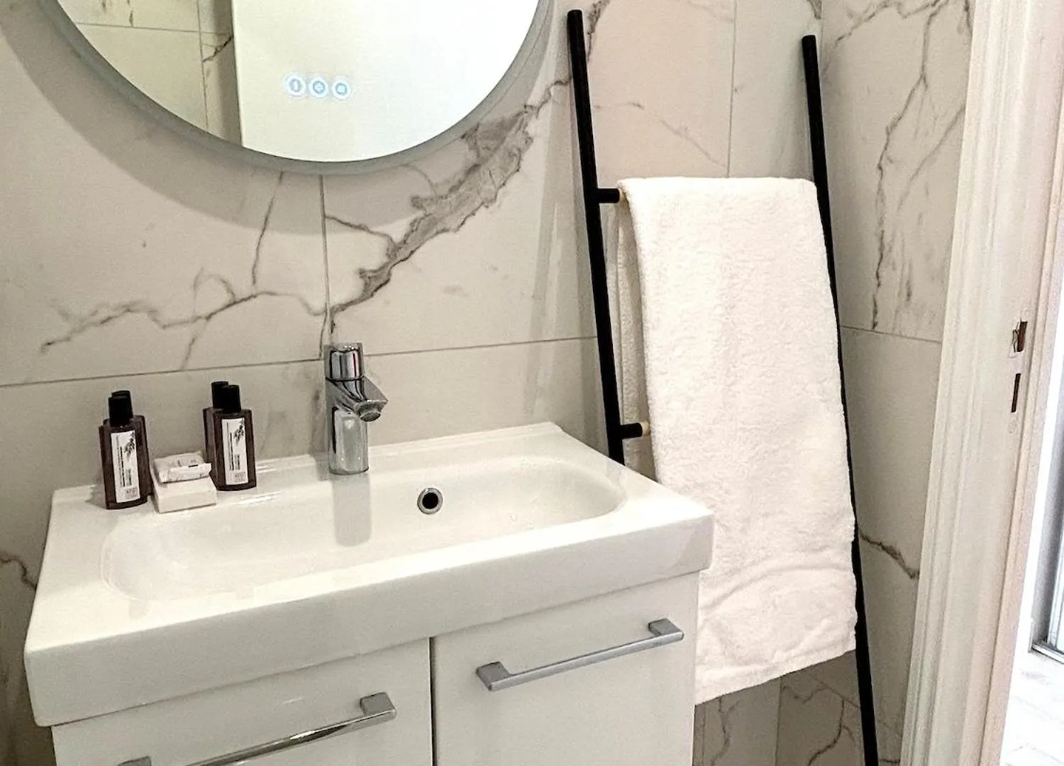 L'Appartement Bouquet باريس شقة